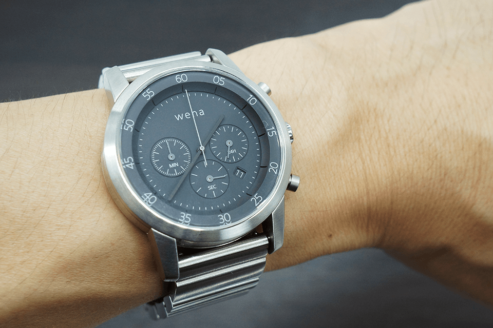 Sony combine bracelet connecté Wena Wrist et horlogerie classique